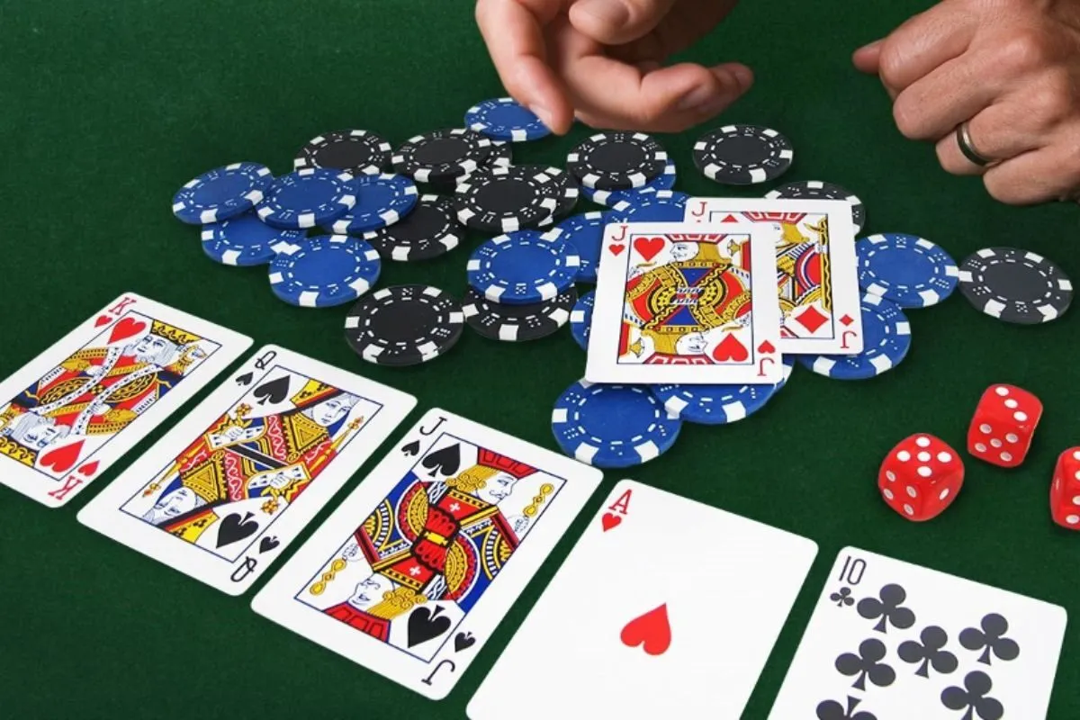 thứ tự bài xếp từ cao đến thấp trong game bài poker